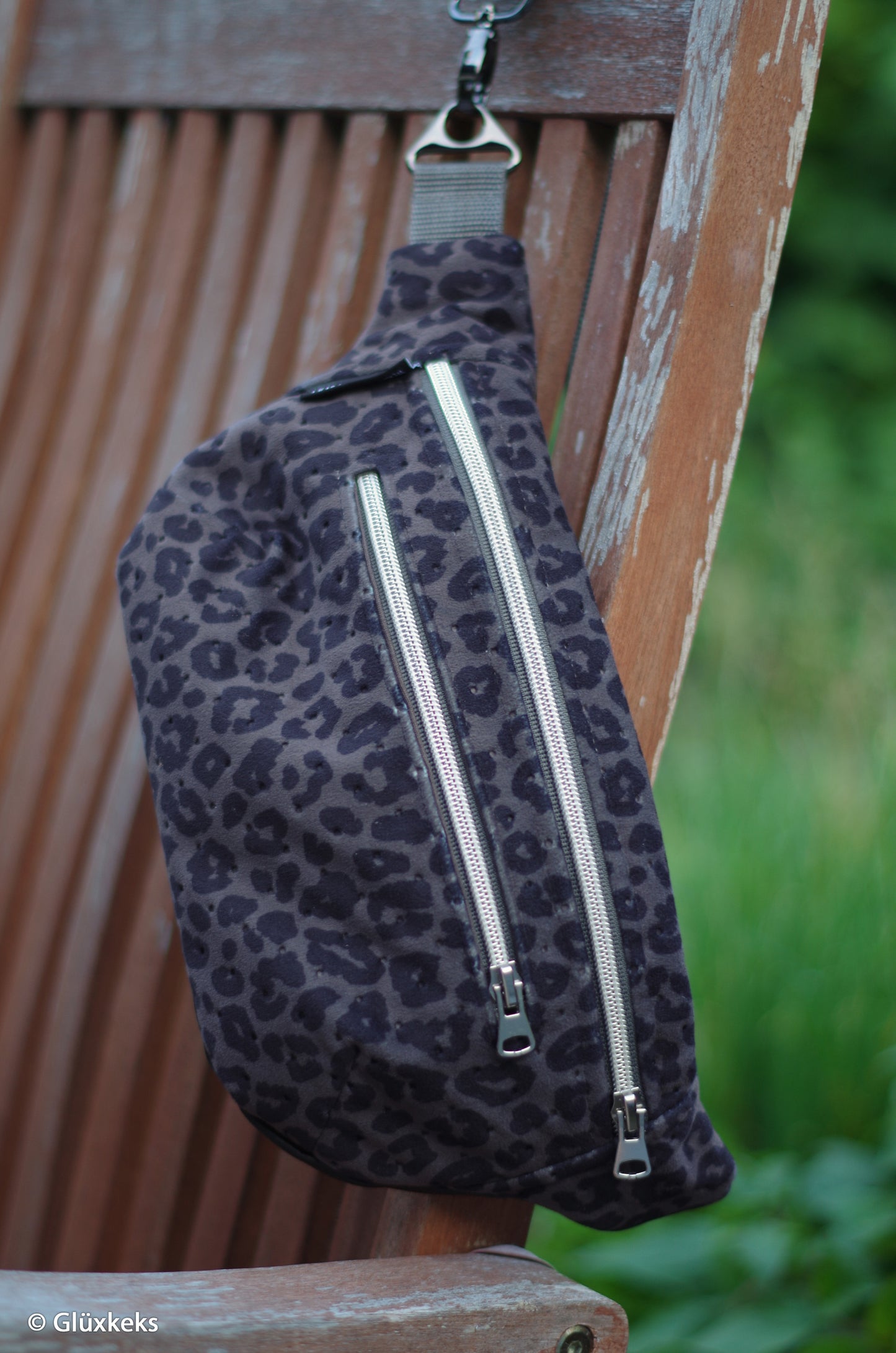 Stepper Samt Samos Leo Animalprint grau schwarz