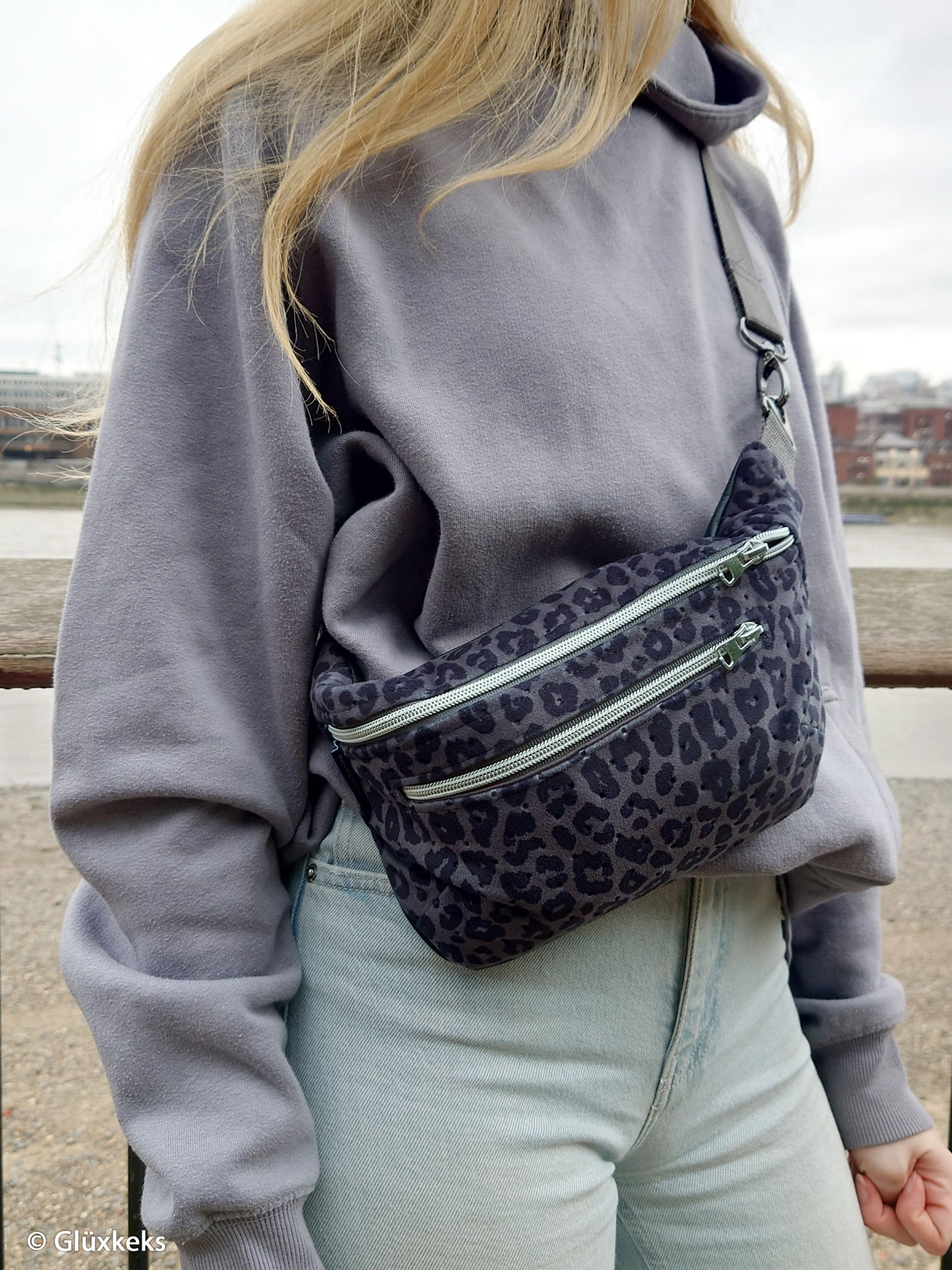 Stepper Samt Samos Leo Animalprint grau schwarz