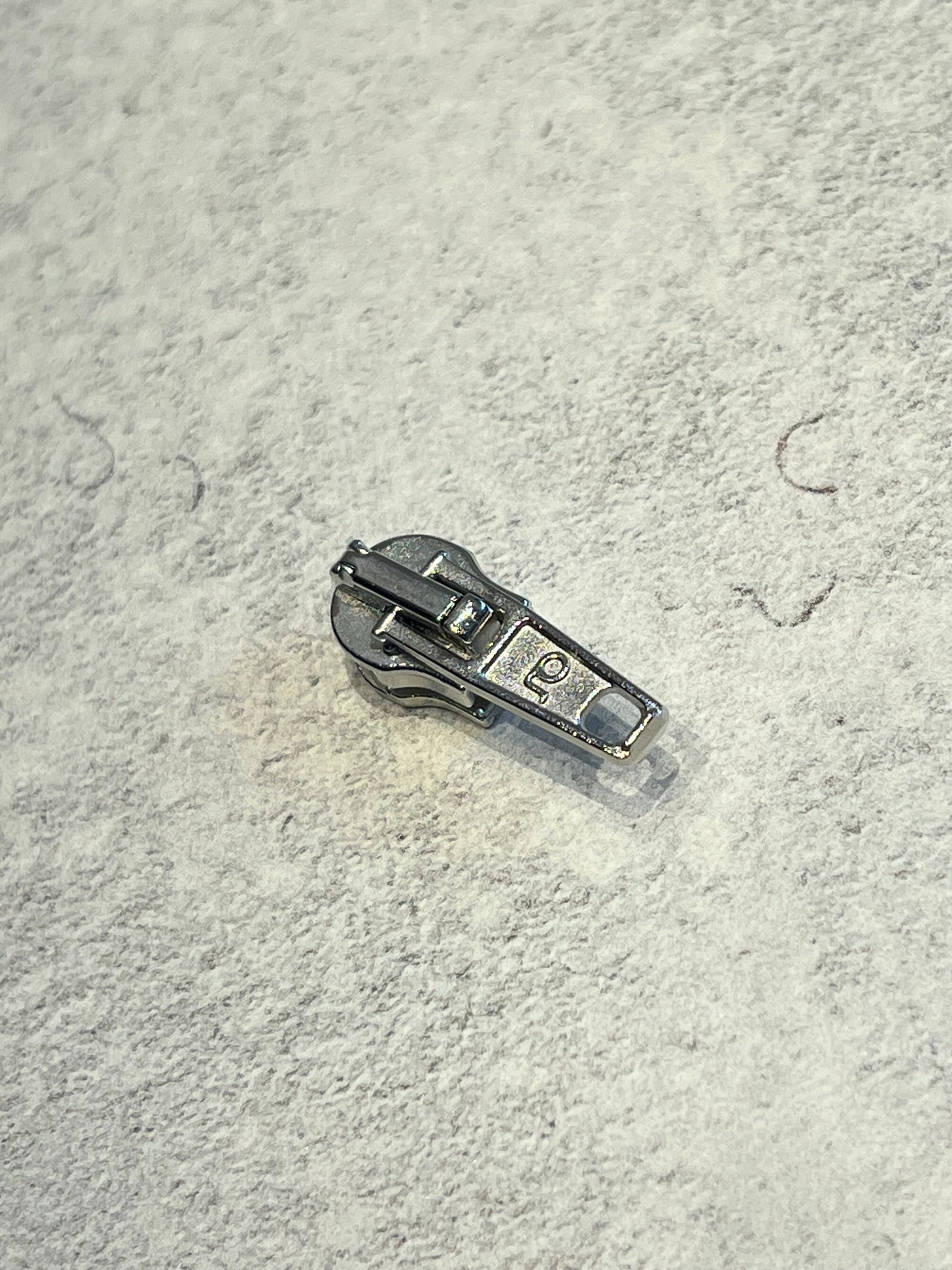 Endlos Reißverschluss P10 metalisiert aubergine inkl.2 Schiebern