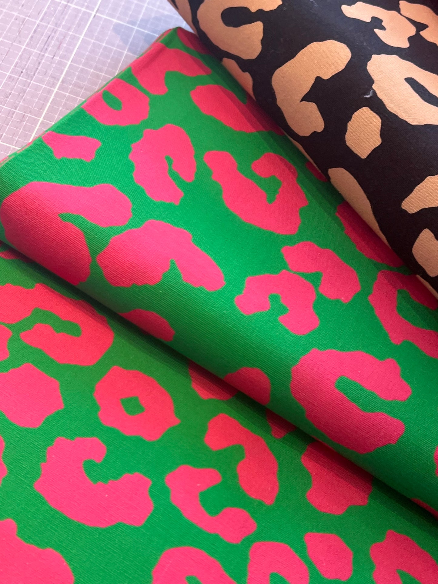 Canvas Animalprint Leo grün pink