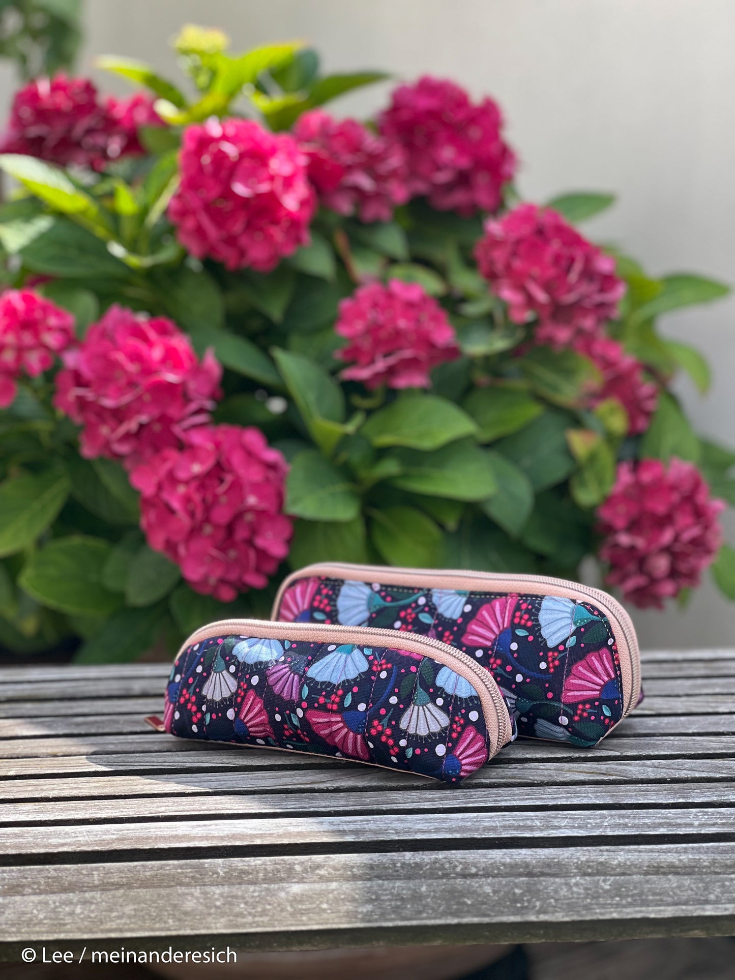Canvas Garden Stories by Emjo Design Blumen schwarz beere