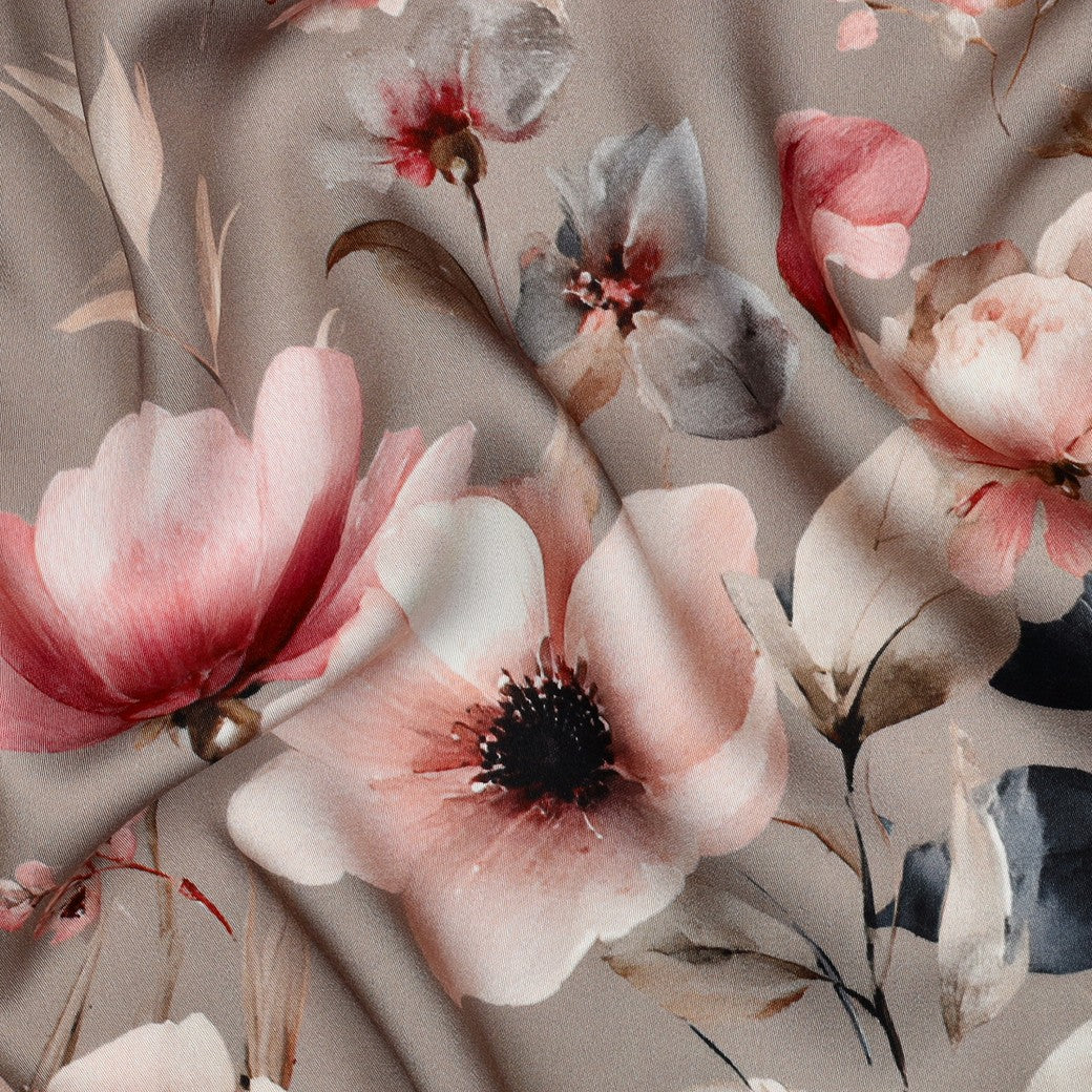 BALD ERHÄLTLICH - Viskose Satin digital Blumen rosa beige