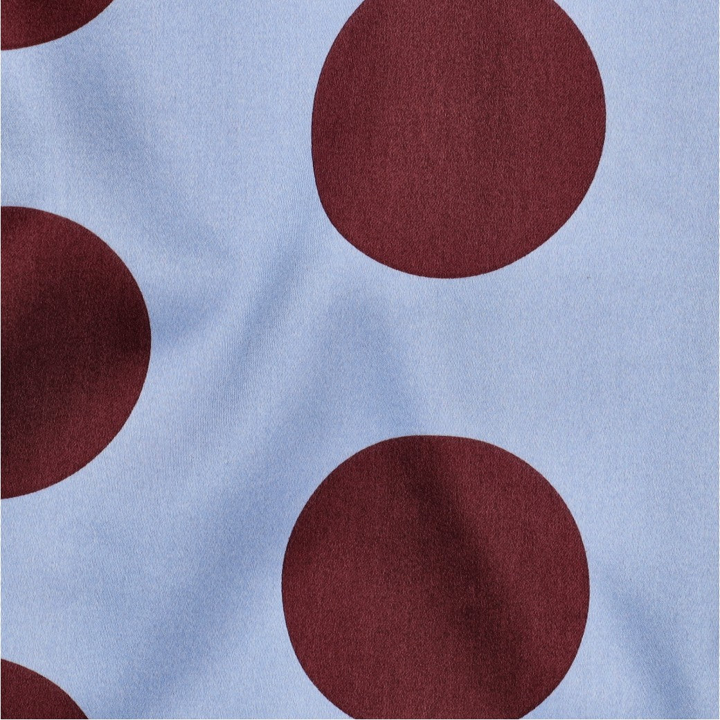 BALD ERHÄLTLICH - Baumwollsatin Polkadots hellblau braun
