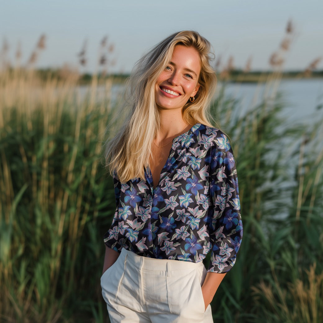 Bald erhältlich - Baumwollsatin digital Blumen beere