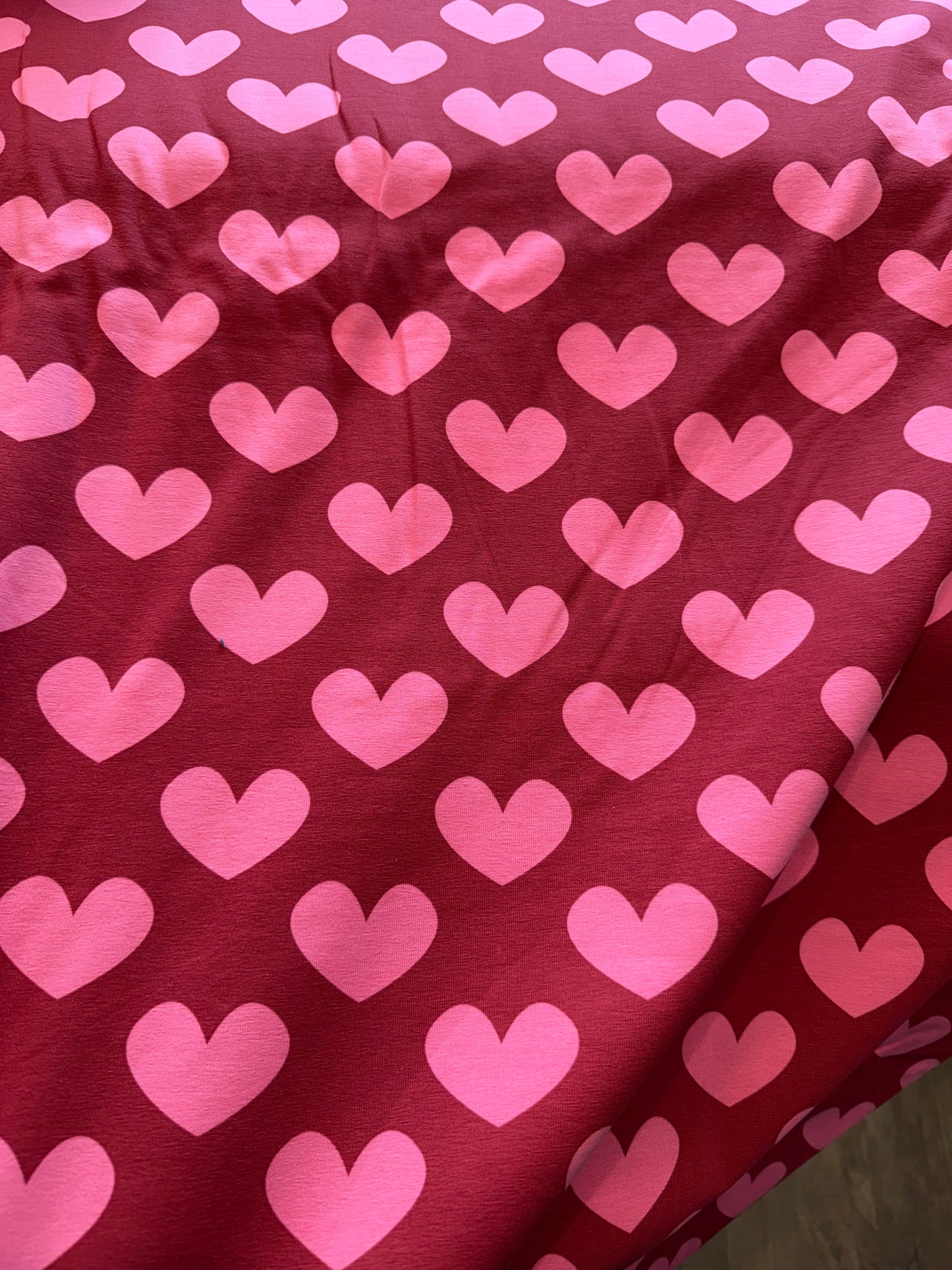 MITTWOCHS-TRALLAFITTI - Jersey Herzen pink auf beere 1m