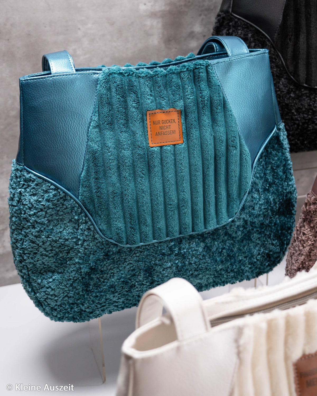 BALD ERHÄLTLICH - Kunstleder Rex metallic gulf coast petrol
