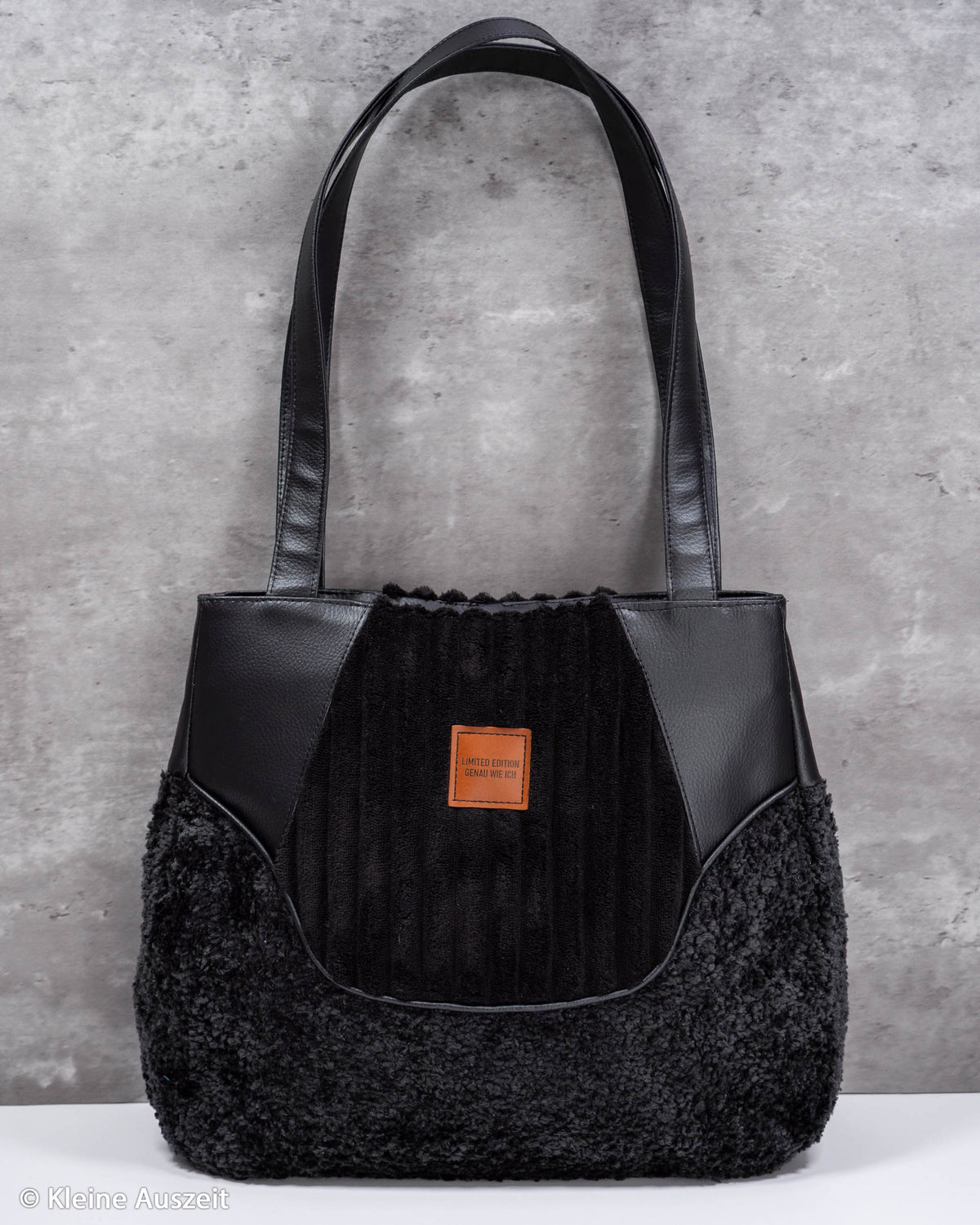 BALD ERHÄLTLICH - Kunstleder Rex metallic schwarz