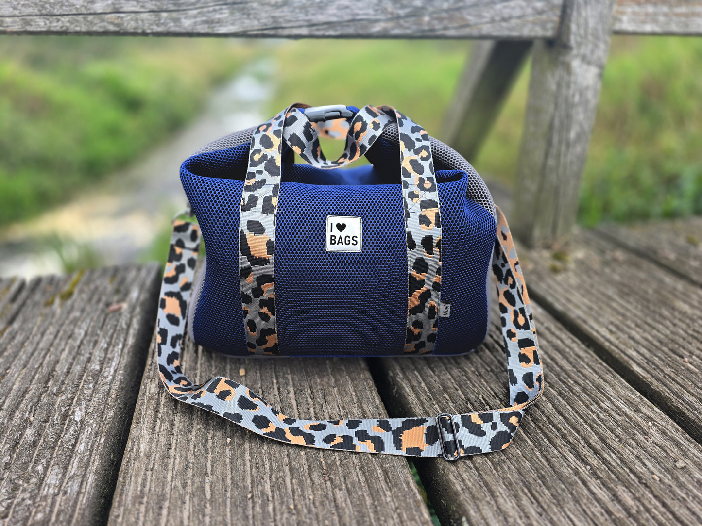 Mesh 3D Netz blau