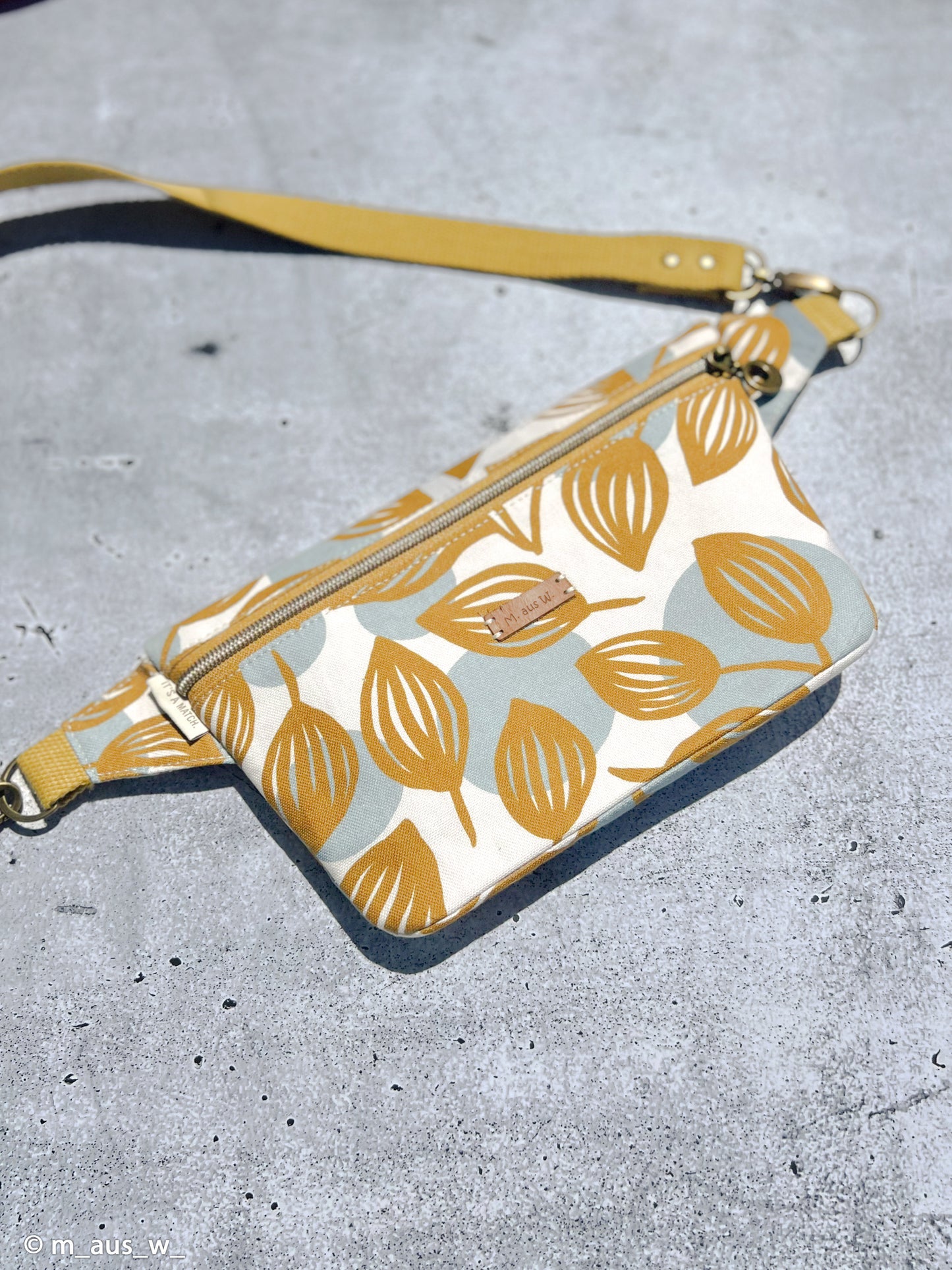 Canvas Dots and Leaves by Emjo Design ocker natur